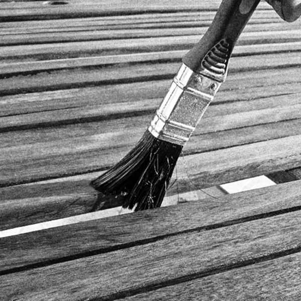 Holzschutzmittel & Lasuren in der Schweiz 2026